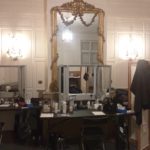 Le grand salon transformé en salon de maquillage