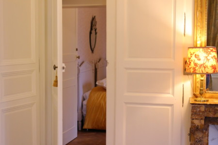 Chambre d'hôtes au château de Berthenonville avec passage vers la seconde chambre Chambre d'hôtes au château de Berthenonville
