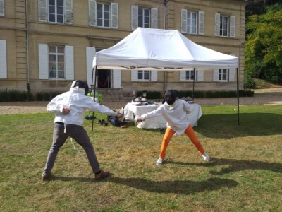 Démonstration et initiation de l'escrime dans le parc