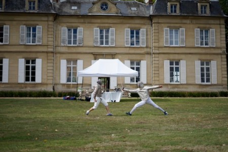 Démonstration et initiation de l'escrime dans le parc